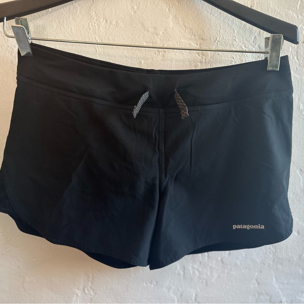 Patagonia active shorts size small are in excellent condition